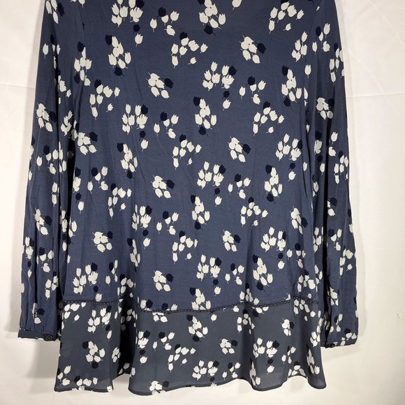 Loft flows blouse w/ pockets button wrist and sheer bottom panel EUC! no flaws - Picture 3 of 5